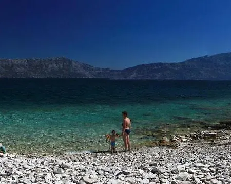 Casa de hóspedes Ina Povlja (Brac)
