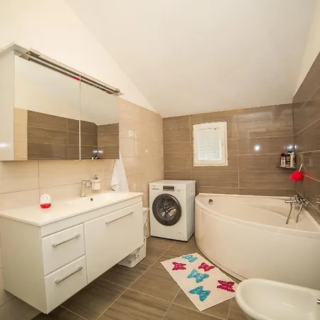 Casa de hóspedes Ina 4*