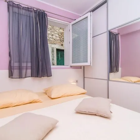 Casa de hóspedes Ina 4*