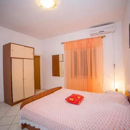 Ina Casa de hóspedes Povlja (Brac)